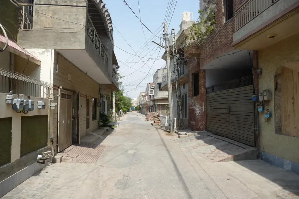 Pakistani houses with electricity meters and overhead power lines — FESCO customers